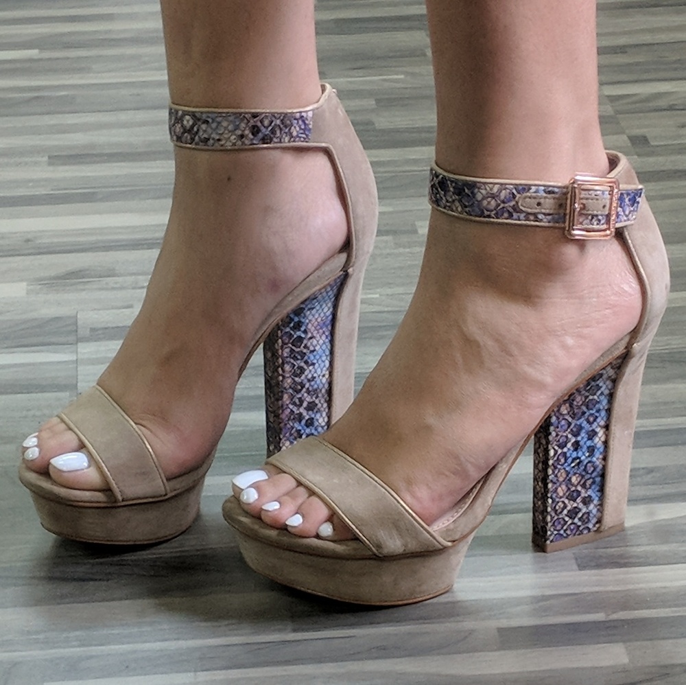 Vince Camuto Nedra Strap Heels Size 7